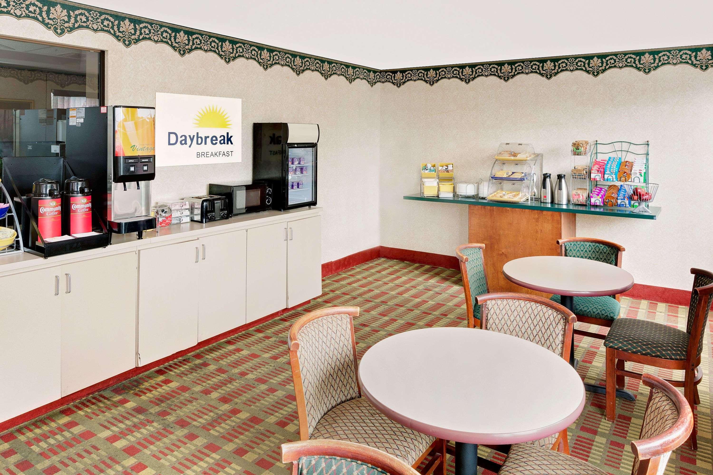 Days Inn & Suites By Wyndham Опелоусас Екстер'єр фото
